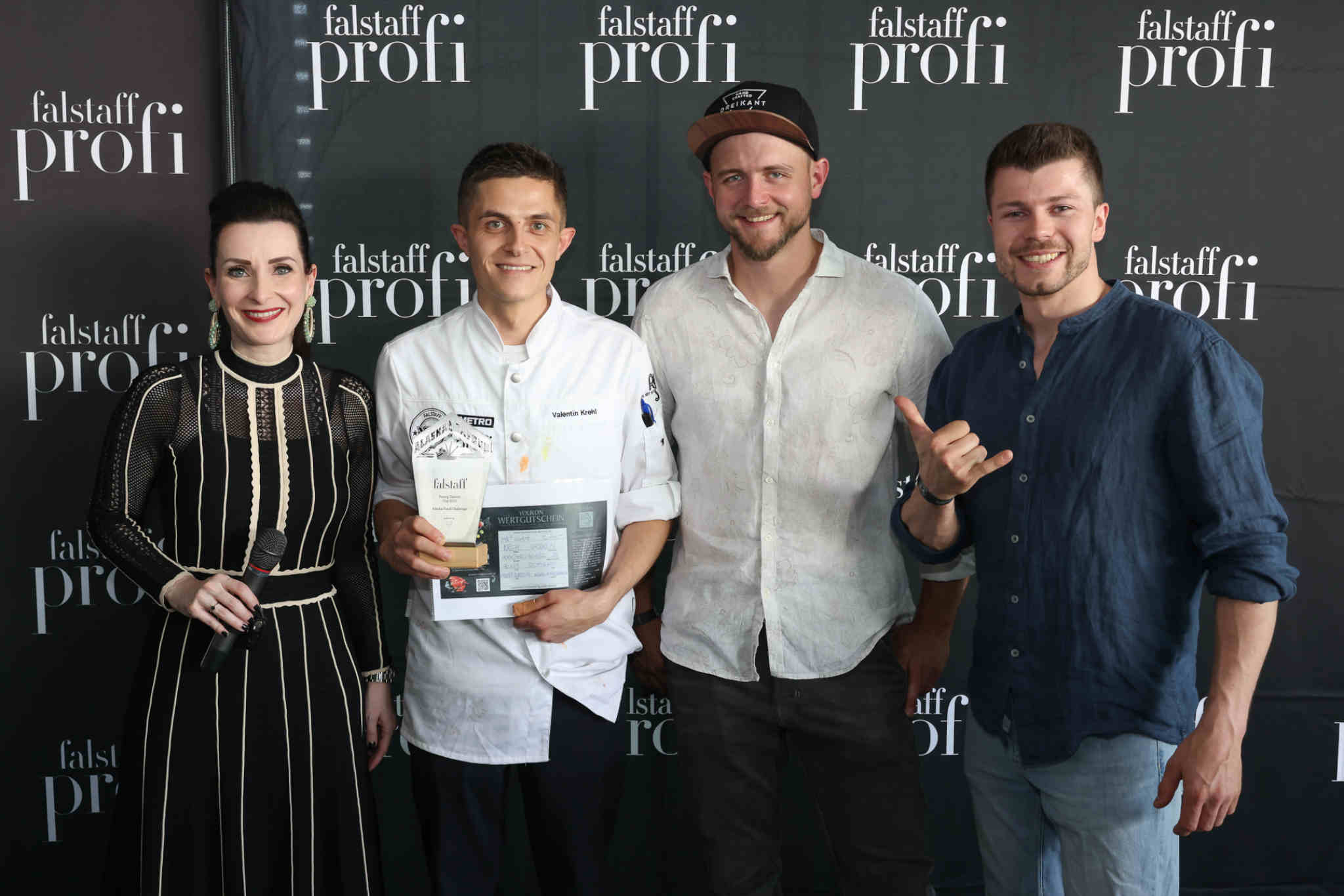 Instagram-Alaska Seafood-Challenge: Alexandra Gorsche (Falstaff Profi-Herausgeberin) Siegerin Valentin Krehl, Matthias Lienbacher (Dreikant) und Stefan Rehrl (Dreikant).