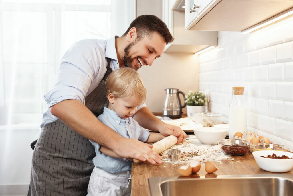 Mehr als der Gute-Nacht-Papa sein. © Shutterstock