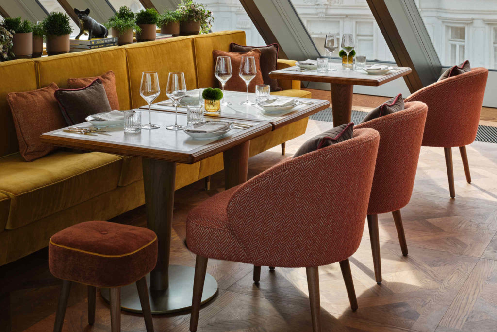 Ein Restaurant, in dem saisonale, regionale Brasserie-Speisen, Wiener Klassiker und ausgewählte europäische Spezialitäten angeboten werden. © Rosewood Vienna / Neue Hoheit