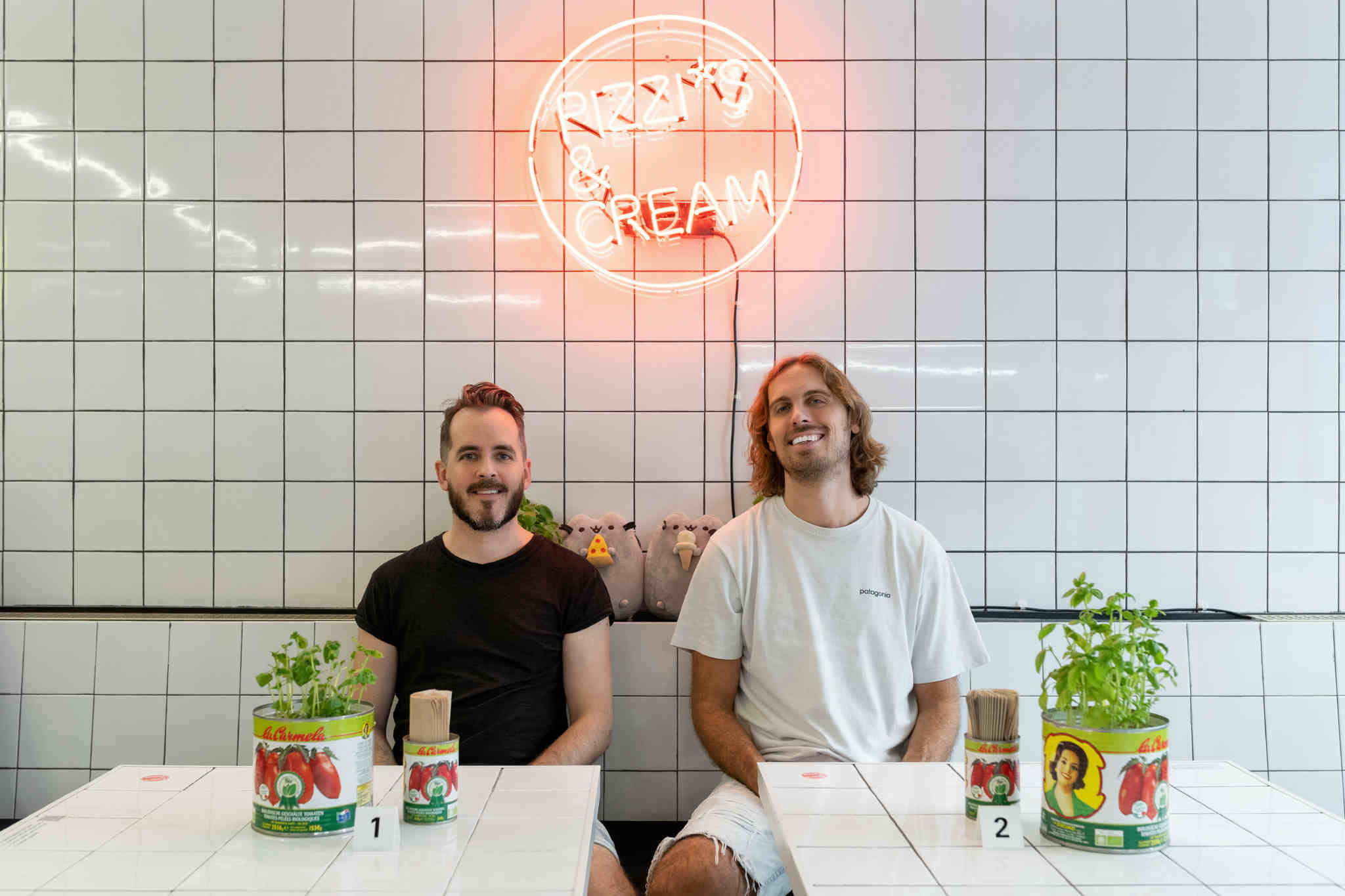 »Pizzi*s & Cream: Filip Nemcek und Peter Mazzari gründeten zuvor schon »Superfood Deli« in Wien und der Schweiz. Foto beigestellt