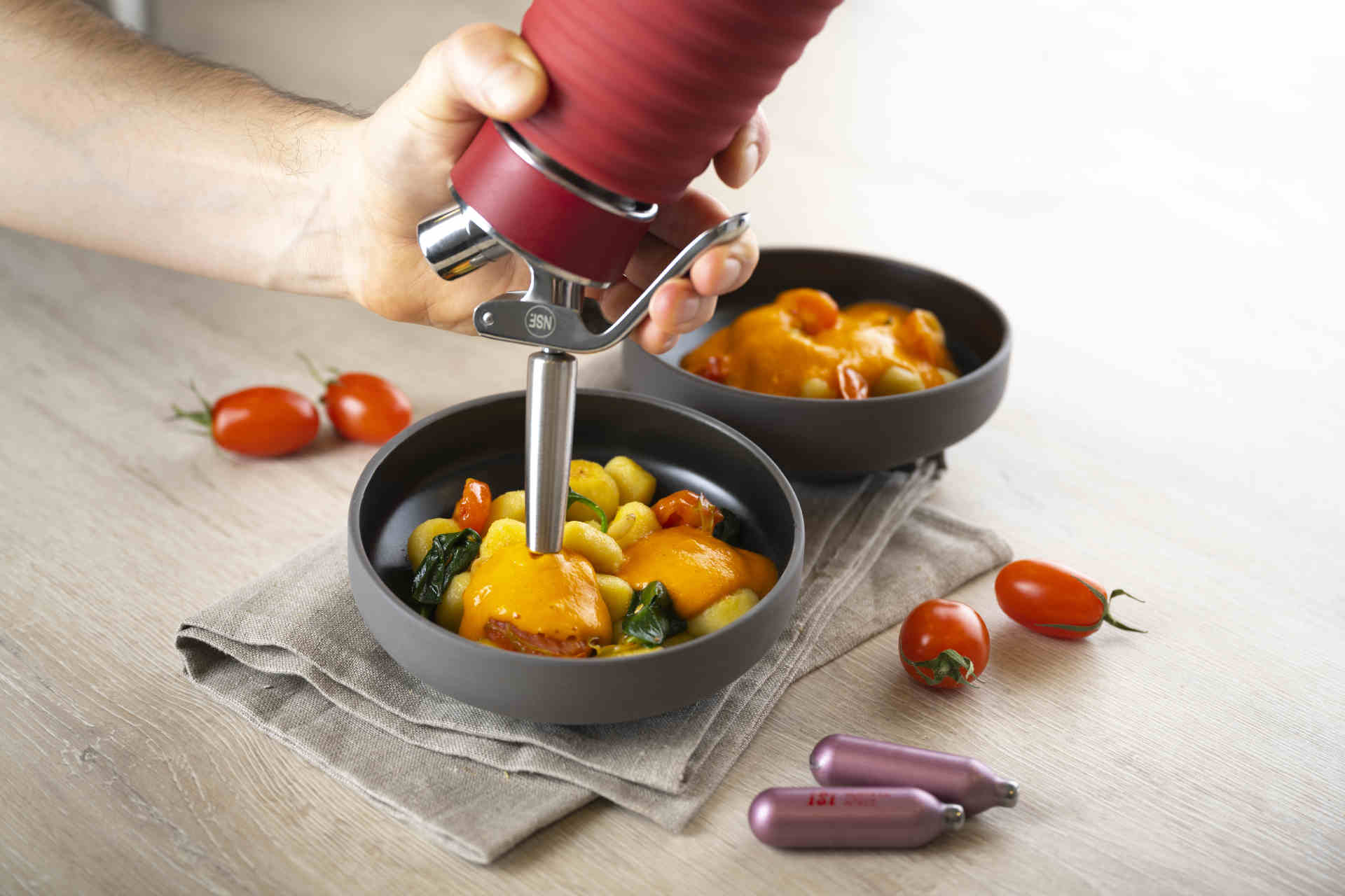 Vegane Tomaten Cream Sauce: Mit »iSi« gelingt die Königsdisziplin Sauce auch vegan. © iSi