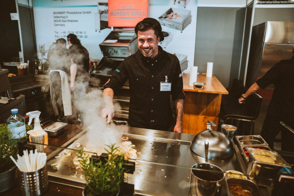 Personen aus Gastronomie und Hotellerie treffen sich im November auf der »Gast«. © FRB Media / Christopher Blank