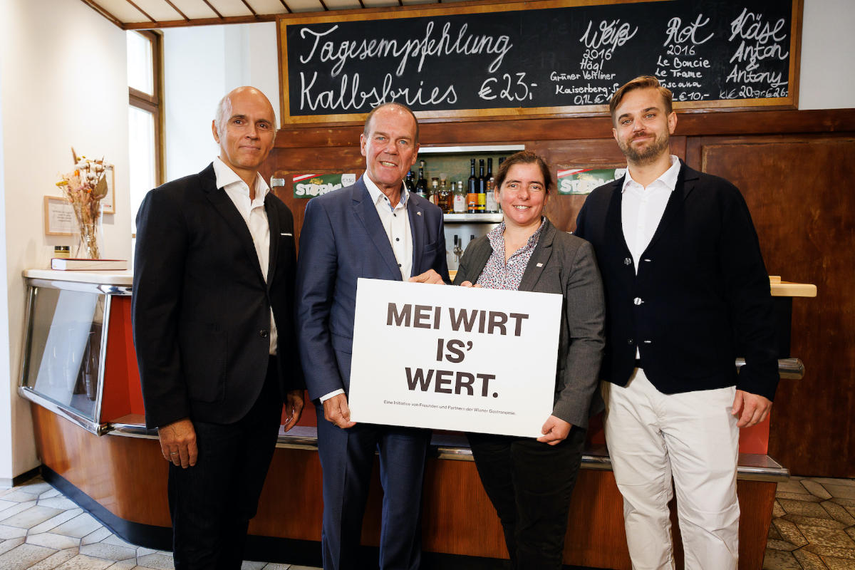 Rudi Kobza, Peter Dobcak, Martina Haslinger-Spitzer und Roland Soyka finden: »Mei Wirt is wert!« © Florian Wieser