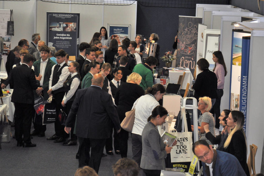 Schüler:innen, Studierende und Tourismusunternehmen trafen beim Recruiting Day aufeinander. © TS Bad Gleichenberg