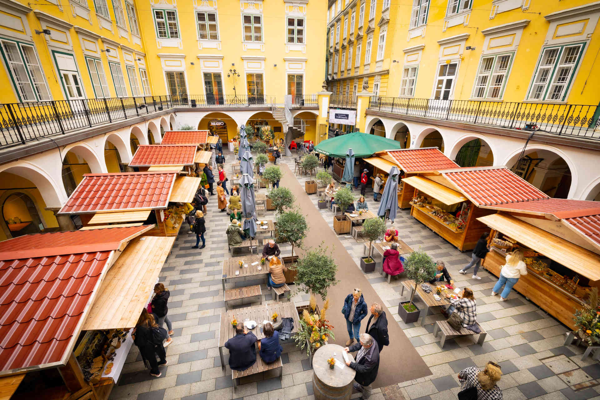 Auch heuer lädt die GenussHauptstadt Graz wieder zum Trüffel Festival im »Paradeishof«. © Graz Tourismus / Werner Krug
