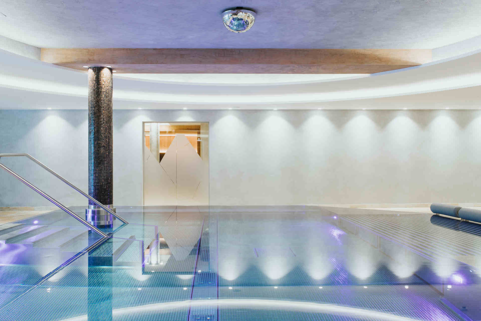Der Tauernhof beherbergt den größten Indoor-Whirlpool der Alpen. © Tauernhof Großarl