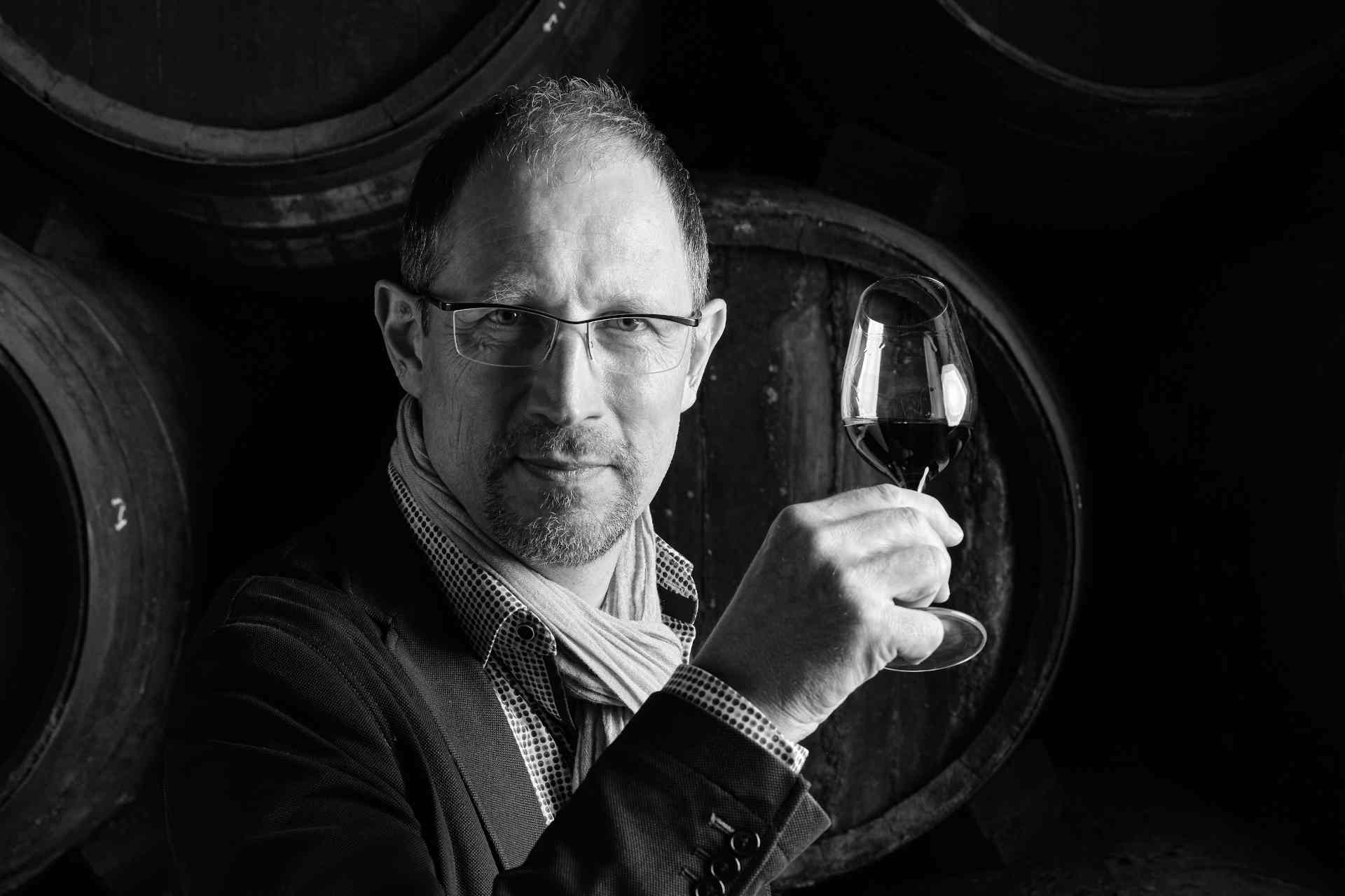 Beeindruckende KI: Für den Präsidenten der Sommelier Union Deutschland, Peer Holm, war es nur eine Frage der Zeit, bis KI Bewertungen schreibt. © Abel Valdenebro