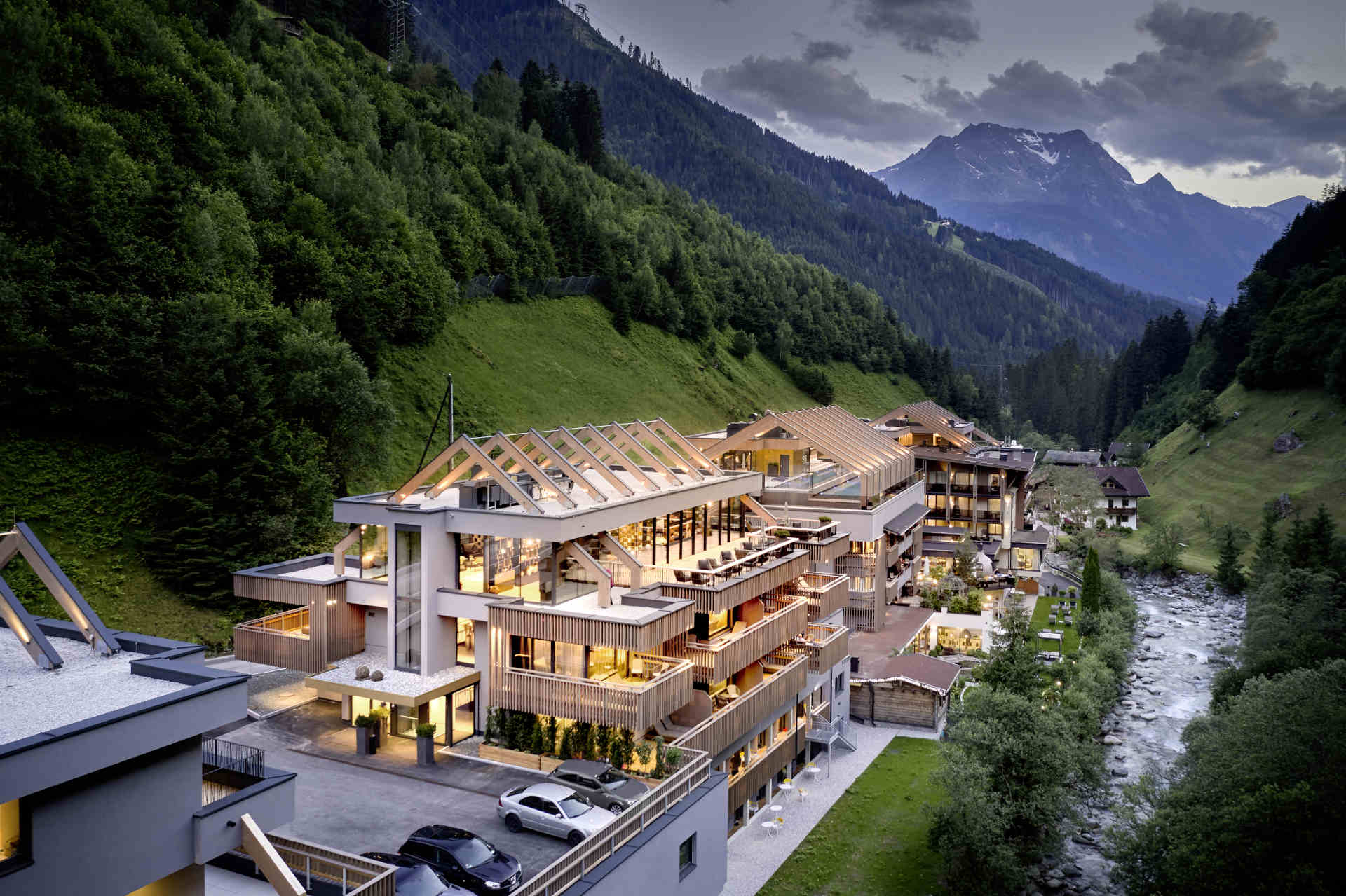 Das Hotel ZillergrundRock – Luxury Mountain Resort sitzt in Mayrhofen im Zillertal. © Michael Huber / www.huber-fotografie.at
