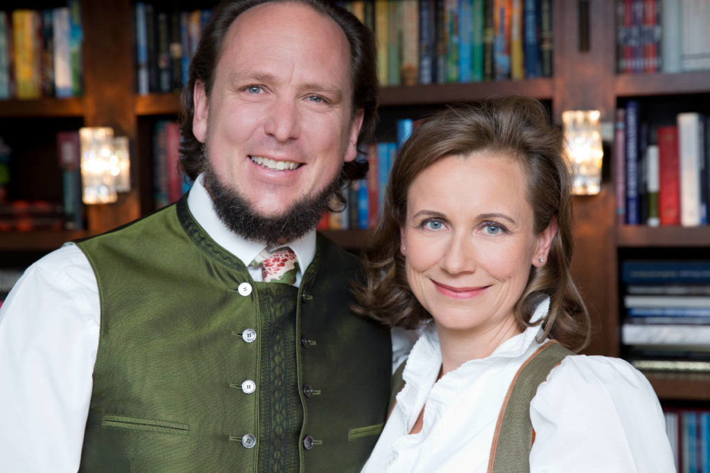 Literaturhotel-Gastgebende Waltraud und Gregor Hoch © Hotel »Sonnenburg«