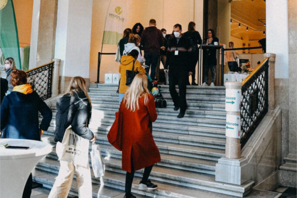 Besucher:innen auf dem zur »Vegan Planet« in Wien. © Mia Mayer