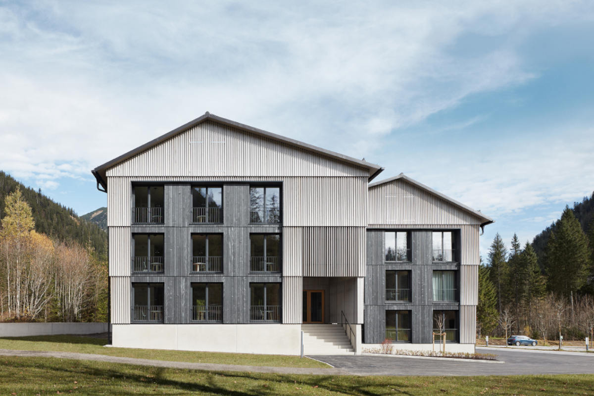 Nachhaltige Bauweise mit modernem Design. © Alpenhotel Ammerwald
