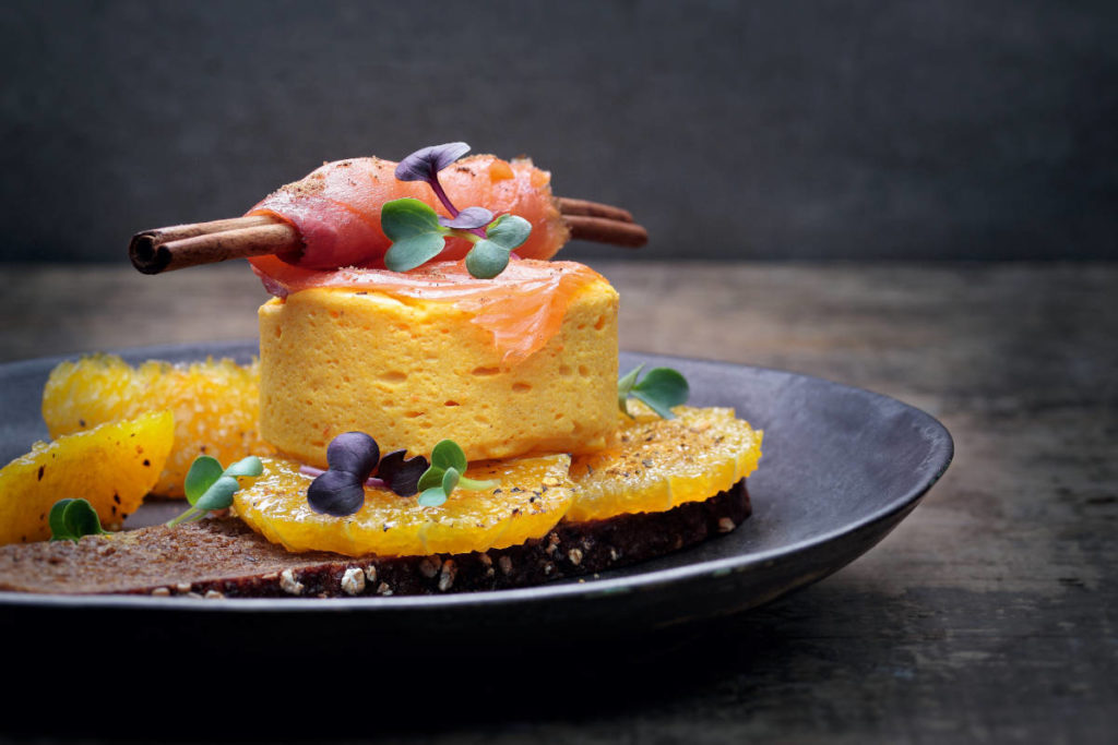 Für den Orangen-Zimt-Lachs bietet sich das Wiberg Exquisite Sortiment an. © Frutarom Savory Solutions