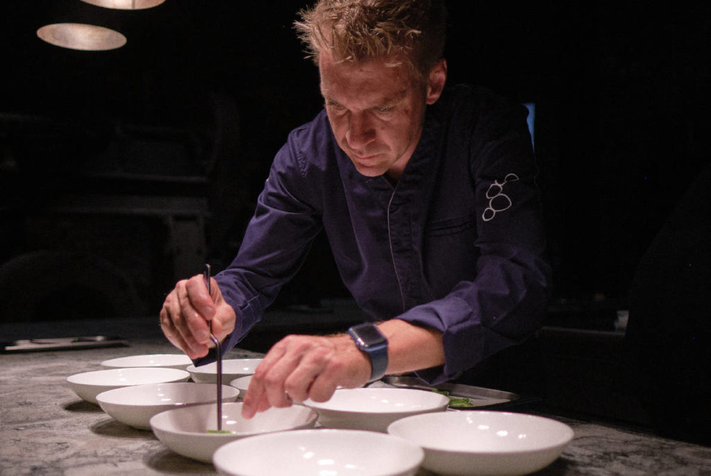 Andreas Senn ist mit zwei Sternen dekoriert. © Lukas Jahn / Senns.Restaurant