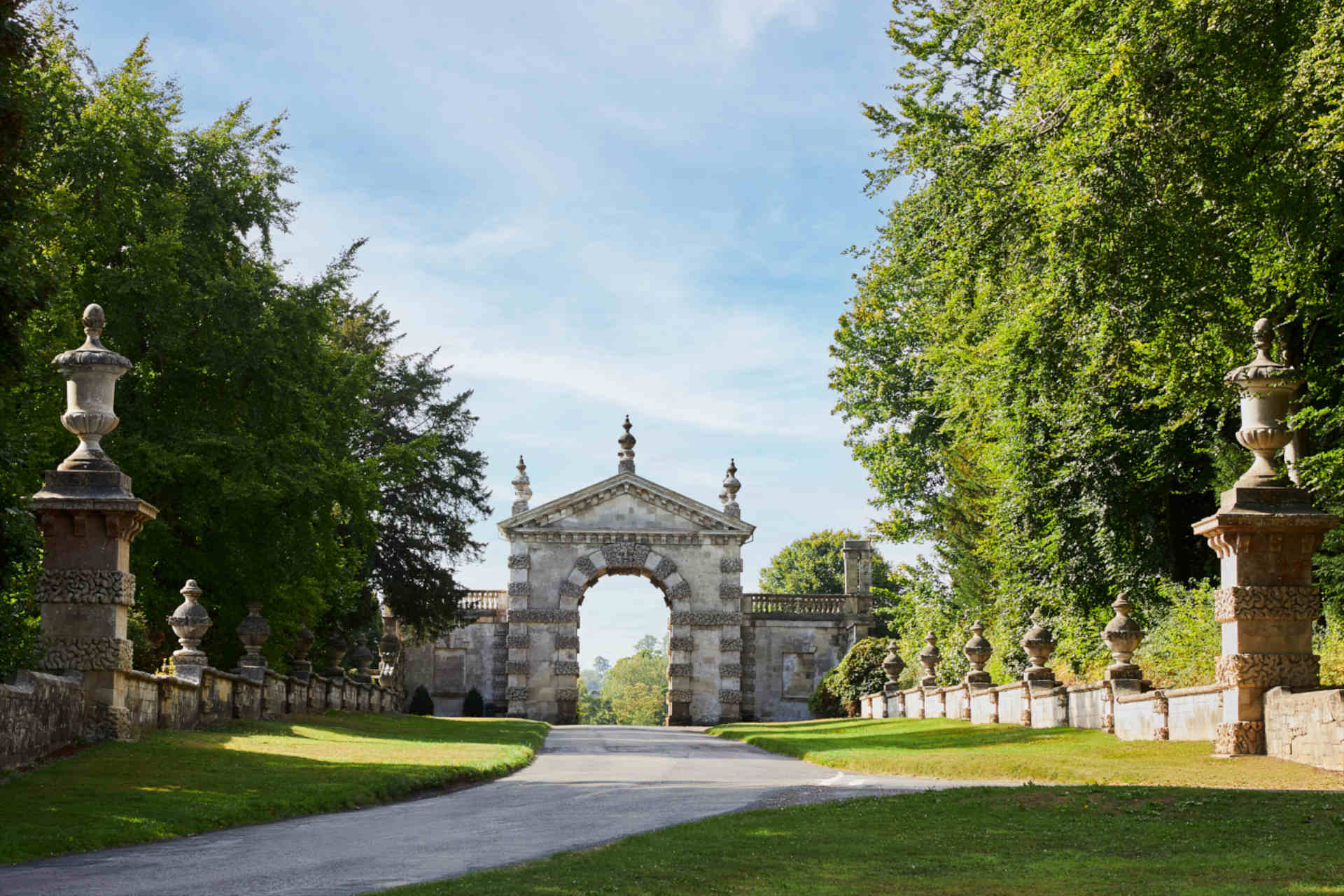Das »Fonthill Arch« in Großbritannien.© Farrow & Ball / Boz Gagovski