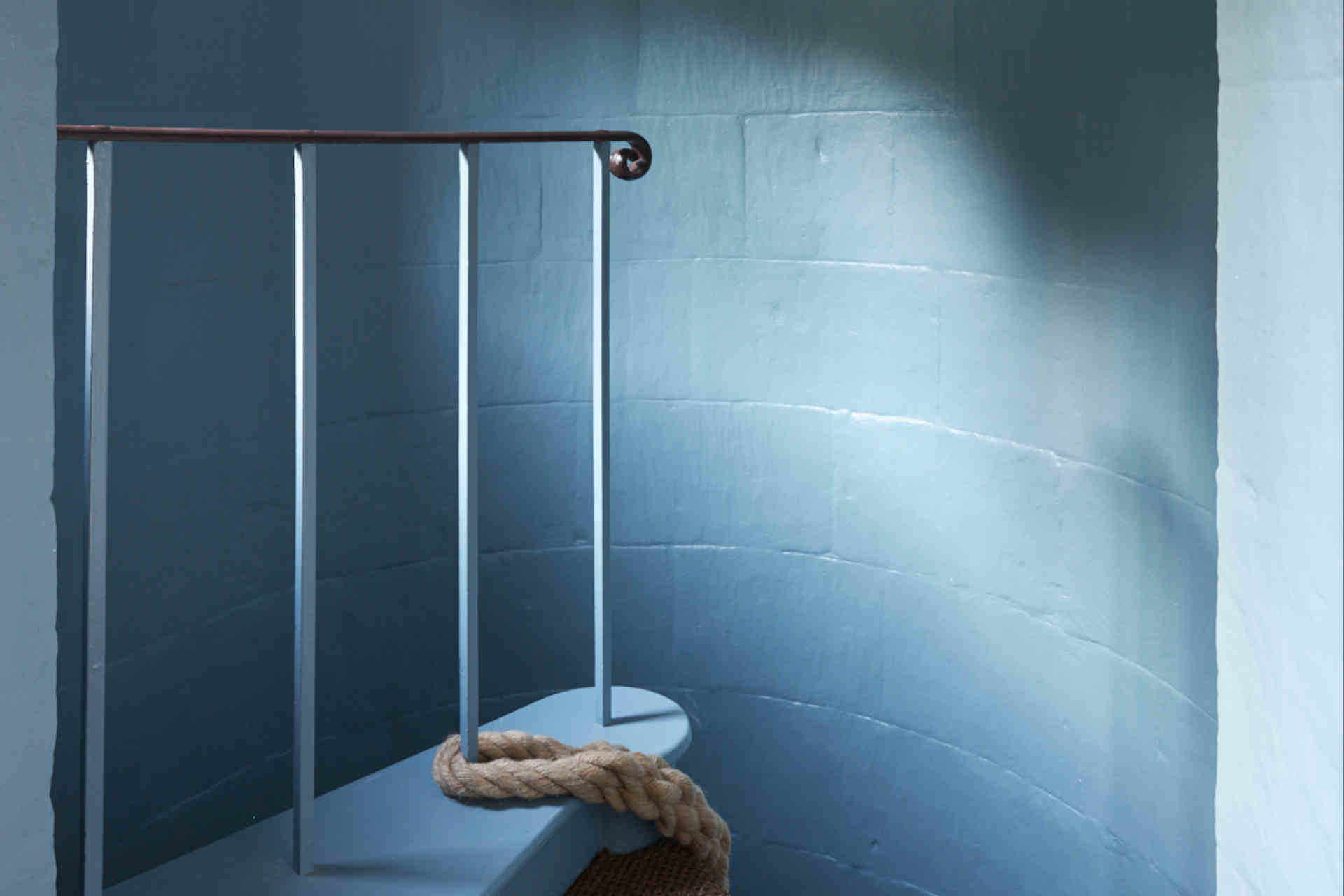 Dieser Blauton nennt sich »Selvedge«. © Farrow & Ball / Boz Gagovski