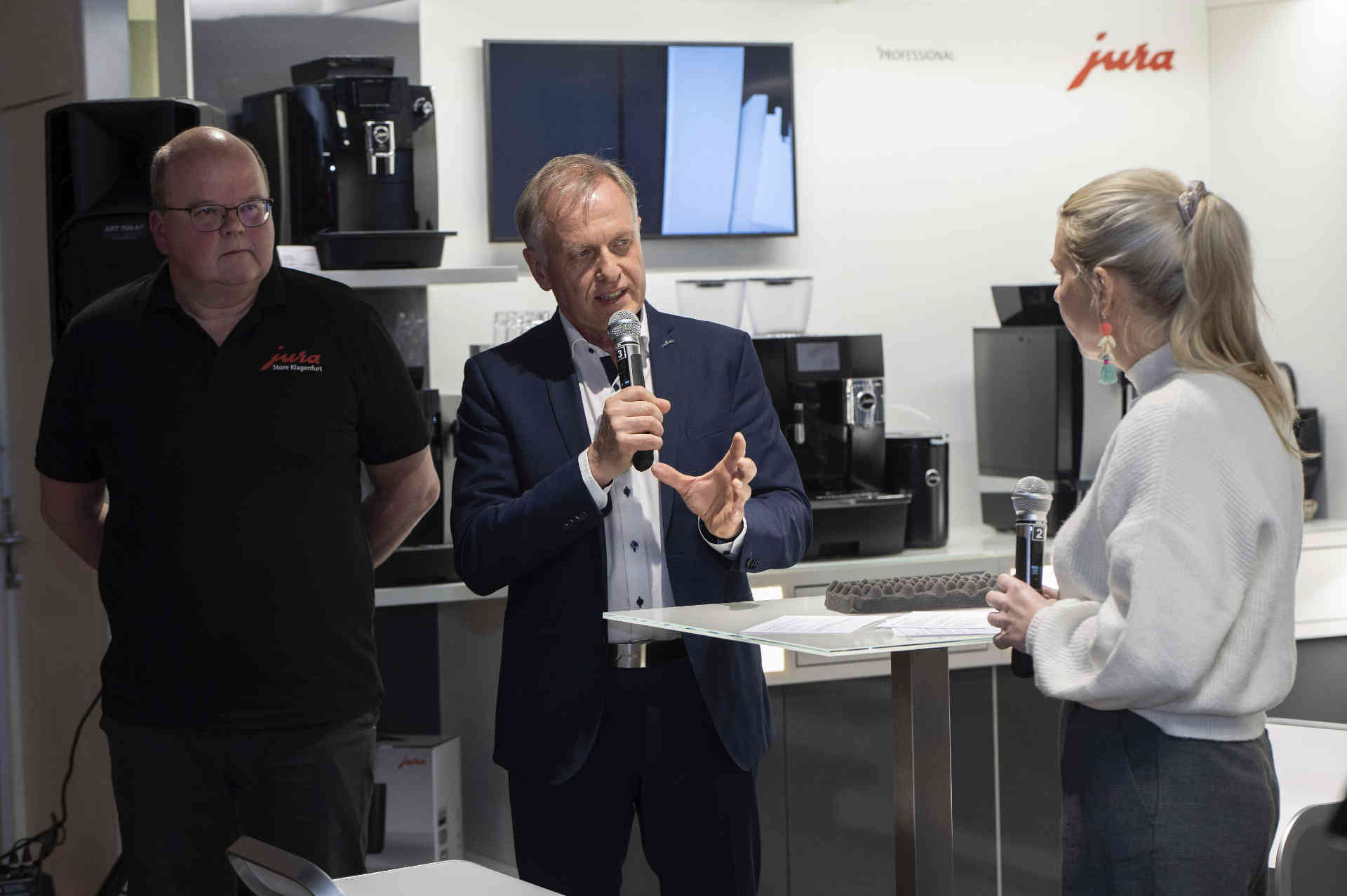»rundUm Genuss«-Geschäftsführer Ingo Bender (l.) und Jura Österreich Geschäftsführer Andreas Hechenblaikner © Thomas Hude