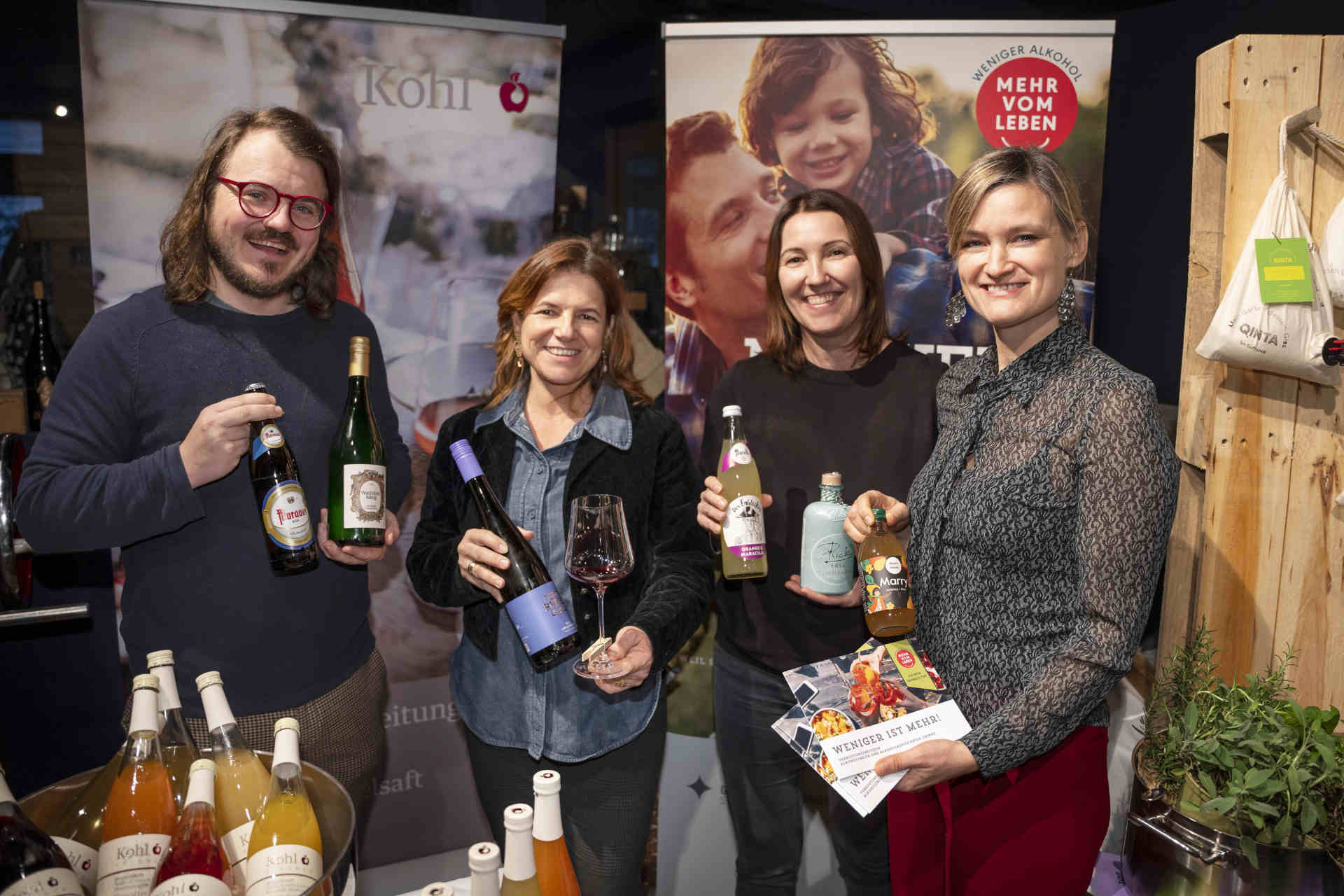 v.l: Herbert König vom Traditionswirtshaus »Laufke«, Sabine Flieser-Just, Präsidentin des Steirischen Sommeliervereins, Petra Wielender und Bianca Heppner von der Initiative »Weniger Alkohol – Mehr vom Leben« vom Gesundheitsfonds Steiermark © Loske / Gesundheitsfonds Steiermark