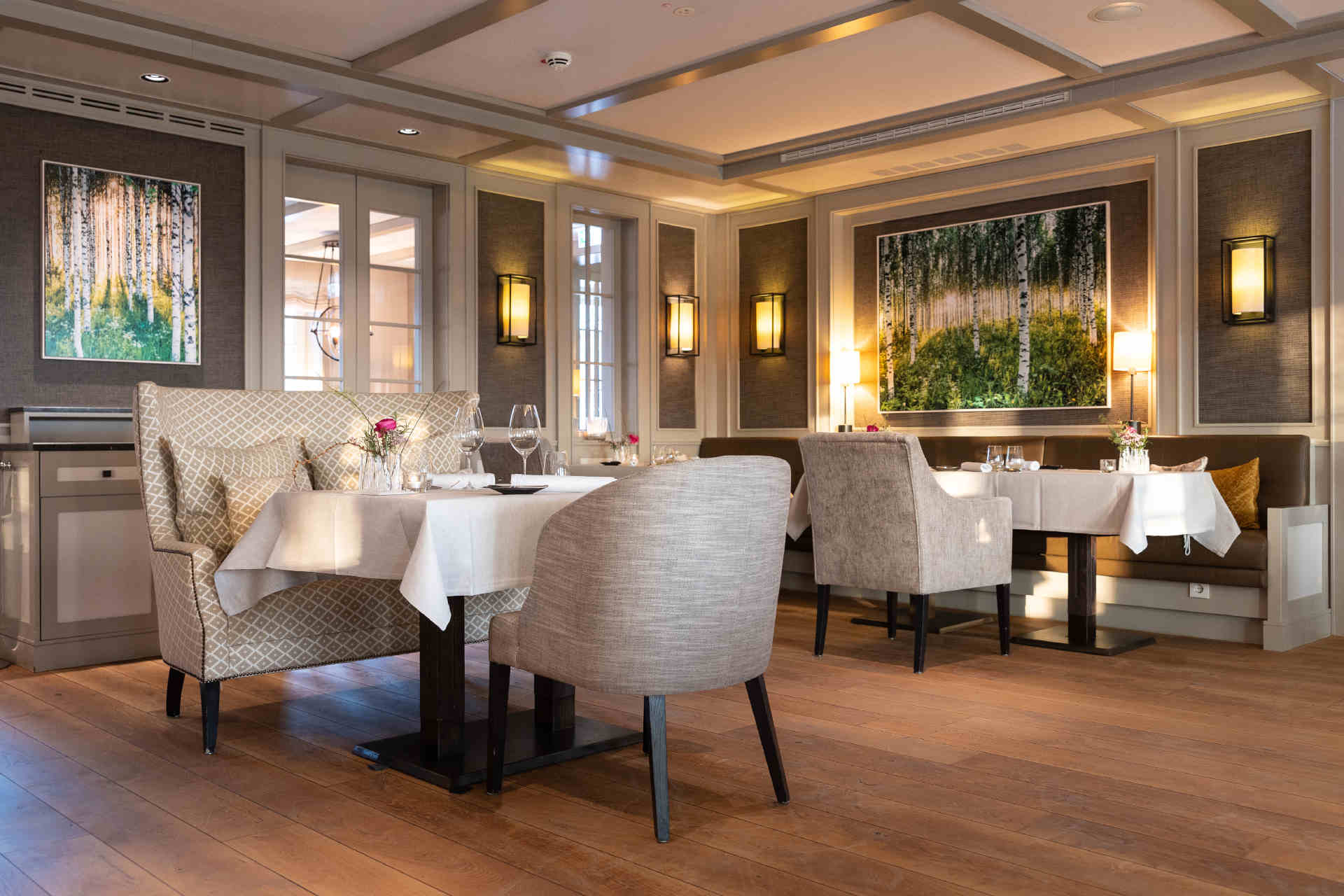 Gäste genießen die weltläufige Flora- und Fauna-Küche von Nils Henkel im legeren Abend-Restaurant »Tipken‘s«. © Axel Steinbach Fotografie