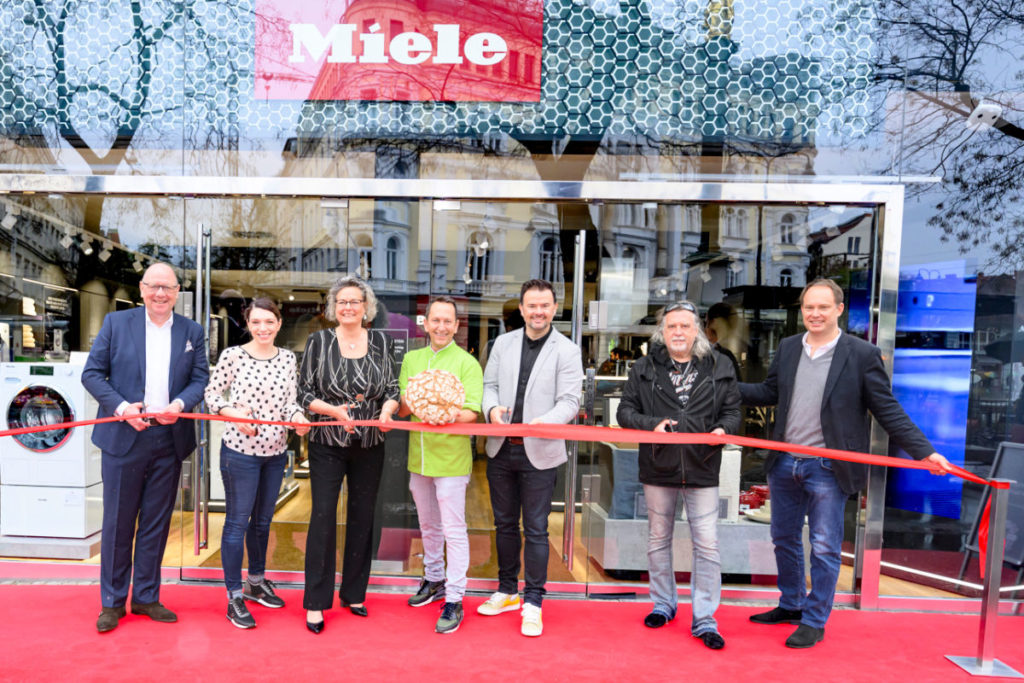 Bei der Eröffnung waren auch Konditorweltmeisterin Eveline Wild, Backprofi Christian Ofner, Spitzenkoch Stefan Eder zu Gast. © Miele