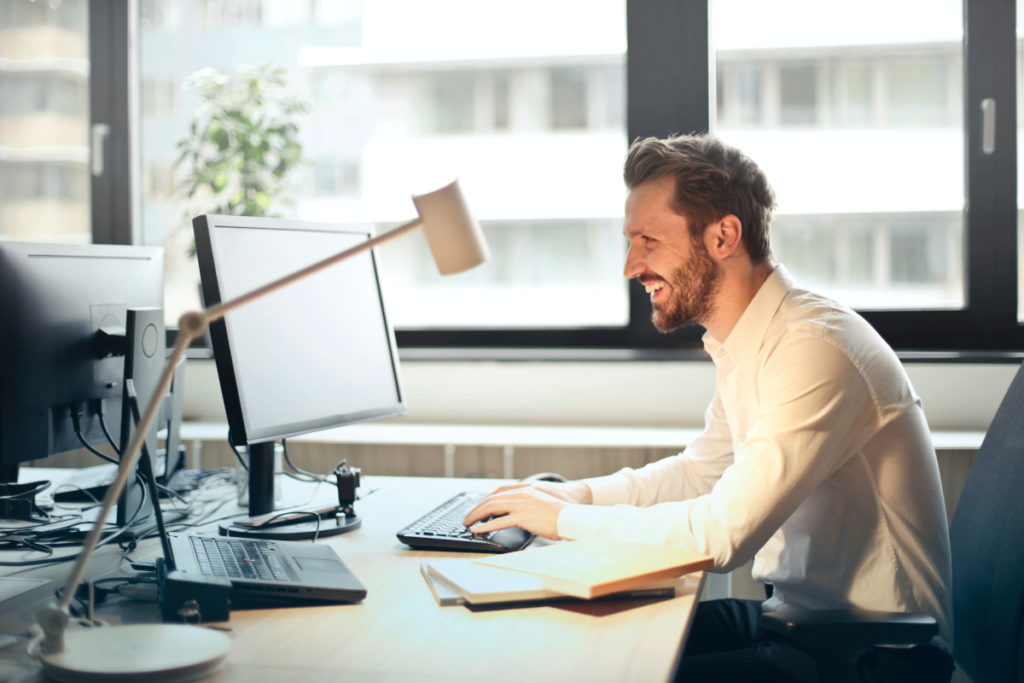 Moderne Technologien wie KI könnten maßgeblich zur effizienteren Ausbildung von Mitarbeiter:innen beitragen. © pexels