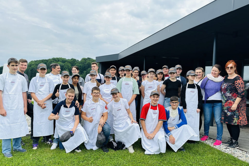 Kürzlich war die dritte Klasse der Mittelschule Leibnitz beim Gastro-Schnuppertag zu Gast. © Landhaus Ratscher