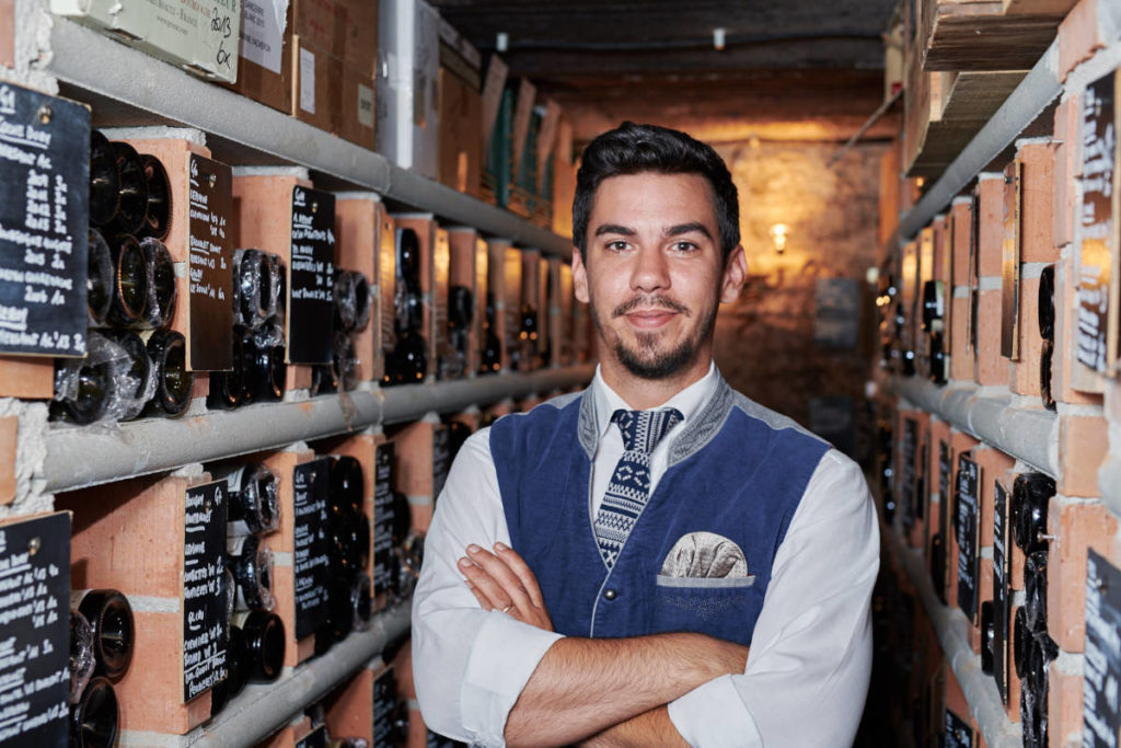 Nicht nur als Chefsommelier, sondern auch als Restaurantleiter kostet Neiber-Trybek seine Rolle als Gastgeber in der Gastwirtschaft »Floh« voll aus. © Christian Benesch