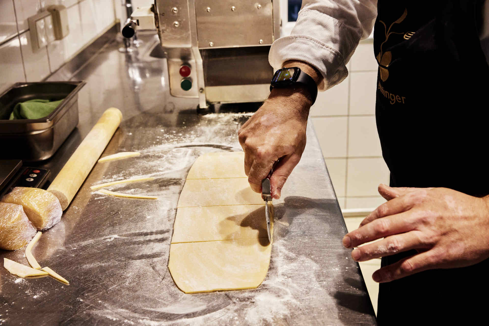 Der glutenfreie Pastateig für die Chitarra besteht aus Maismehl, Reismehl, Eiern, Olivenöl und Salz. © Katharina Dubno