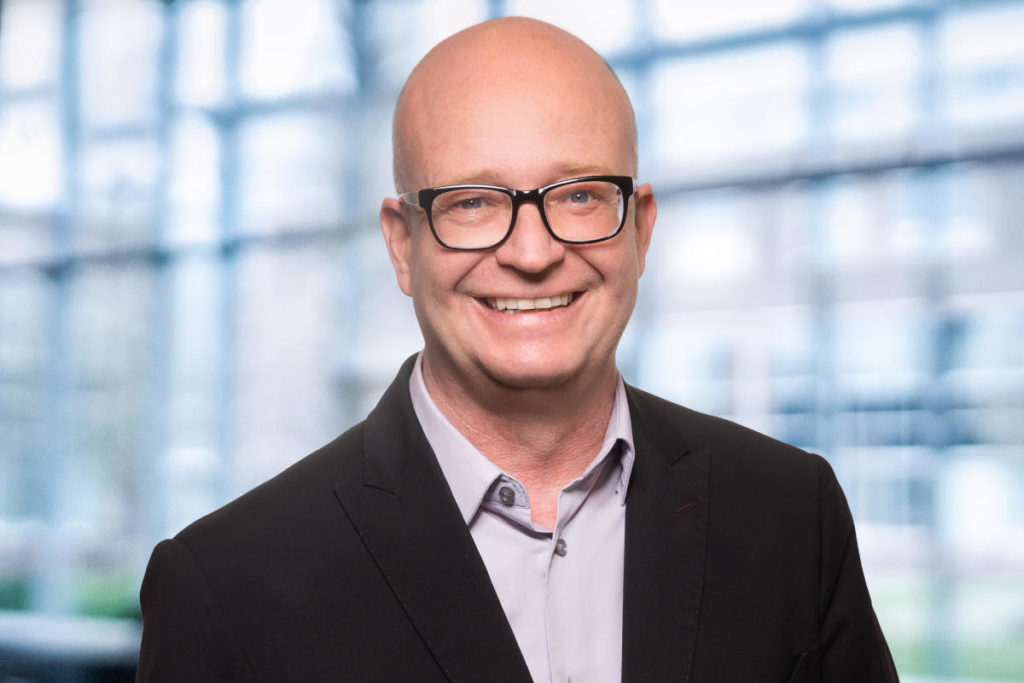 Psychologieprofessor David Scheffer begleitet die Produktentwicklung von Pinktum wissenschaftlich. © Nordakademie, Hochschule der Wirtschaft