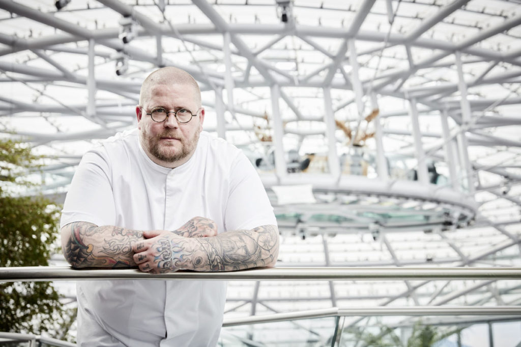 Eric Kragh Vildgaard ist einer der schillerndsten Köche des Nordens und gastierte im Mai im Restaurant »Ikarus« im Hangar-7 in Salzburg. © Helge Kirchberger Photography