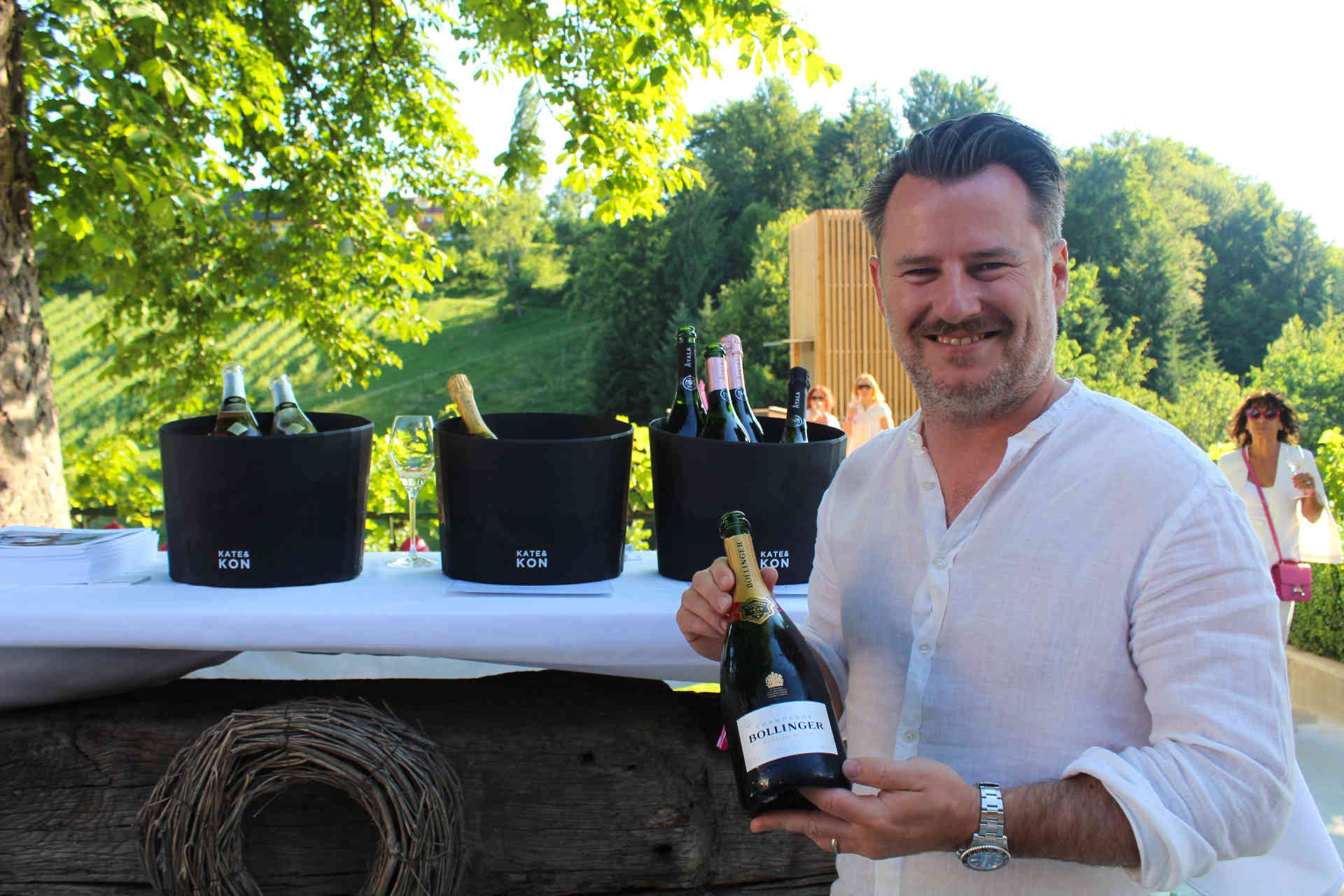 Thomas Wunderle von KateandKon präsentierte Ayala und Bollinger Champagner. © Gut Pössnitzberg GmbH