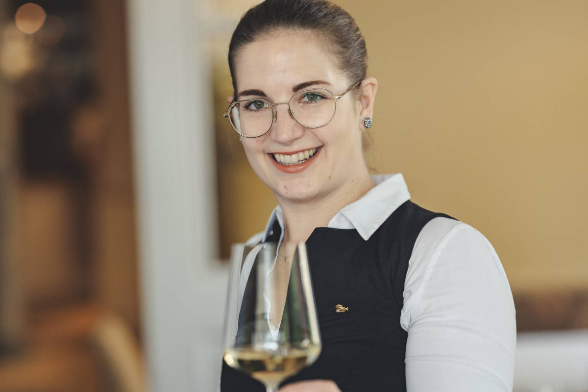 Die junge Oberösterreicherin herrscht als Chefsommelière über den renommierten Weinkeller im »Landhaus Bacher«. © Günter Standl