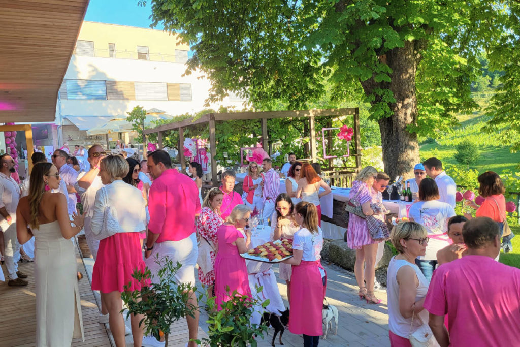 Die Pink & White Bubble Night stand ganz im Zeichen der beiden Farben. © Gut Pössnitzberg GmbH