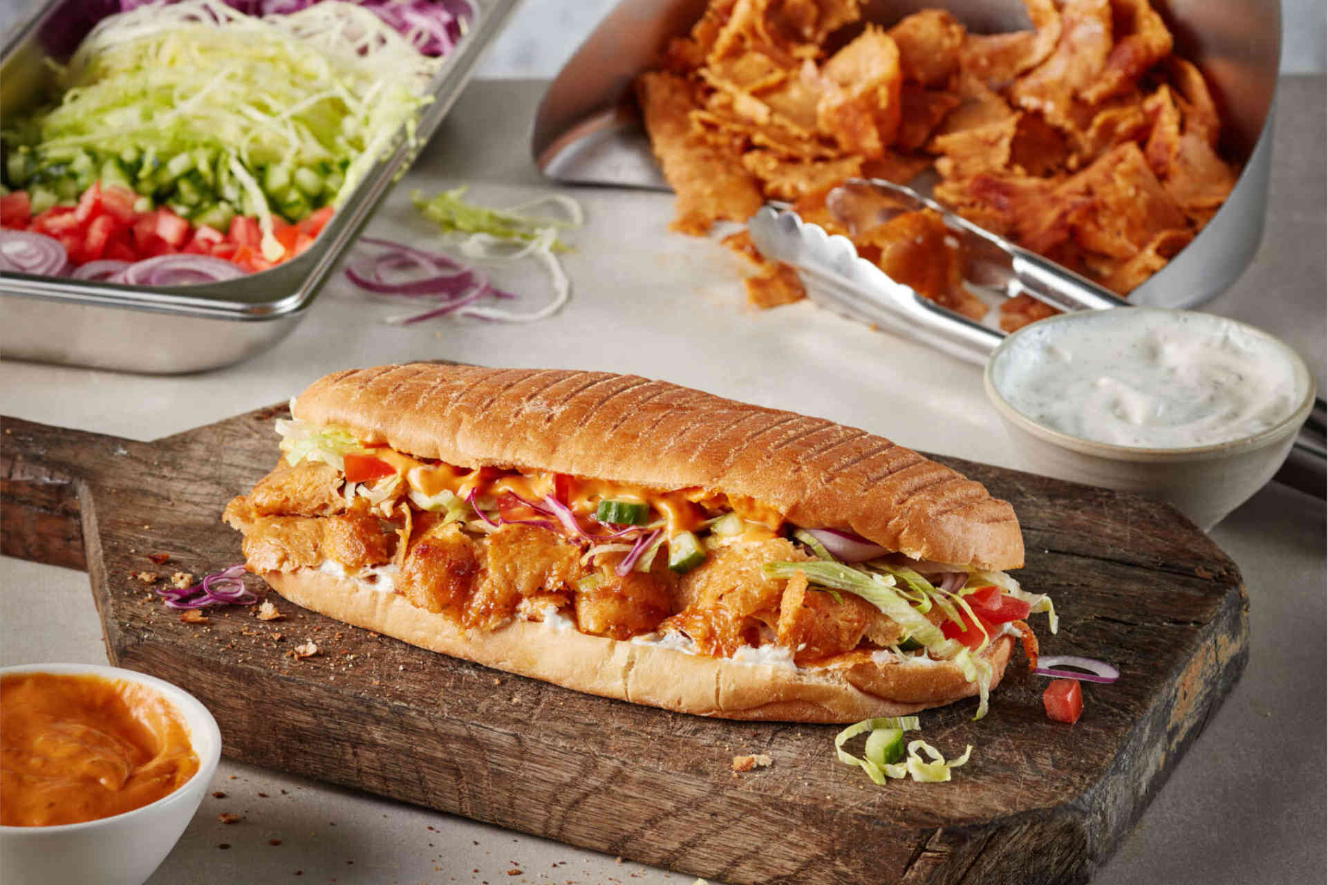 Die Düzgün Gruppe und The Vegetarian Butcher präsentieren einen Plant-based Kebab-Spieß für Gastronomiebetriebe.© Unilever Food Solutions & Langnese
