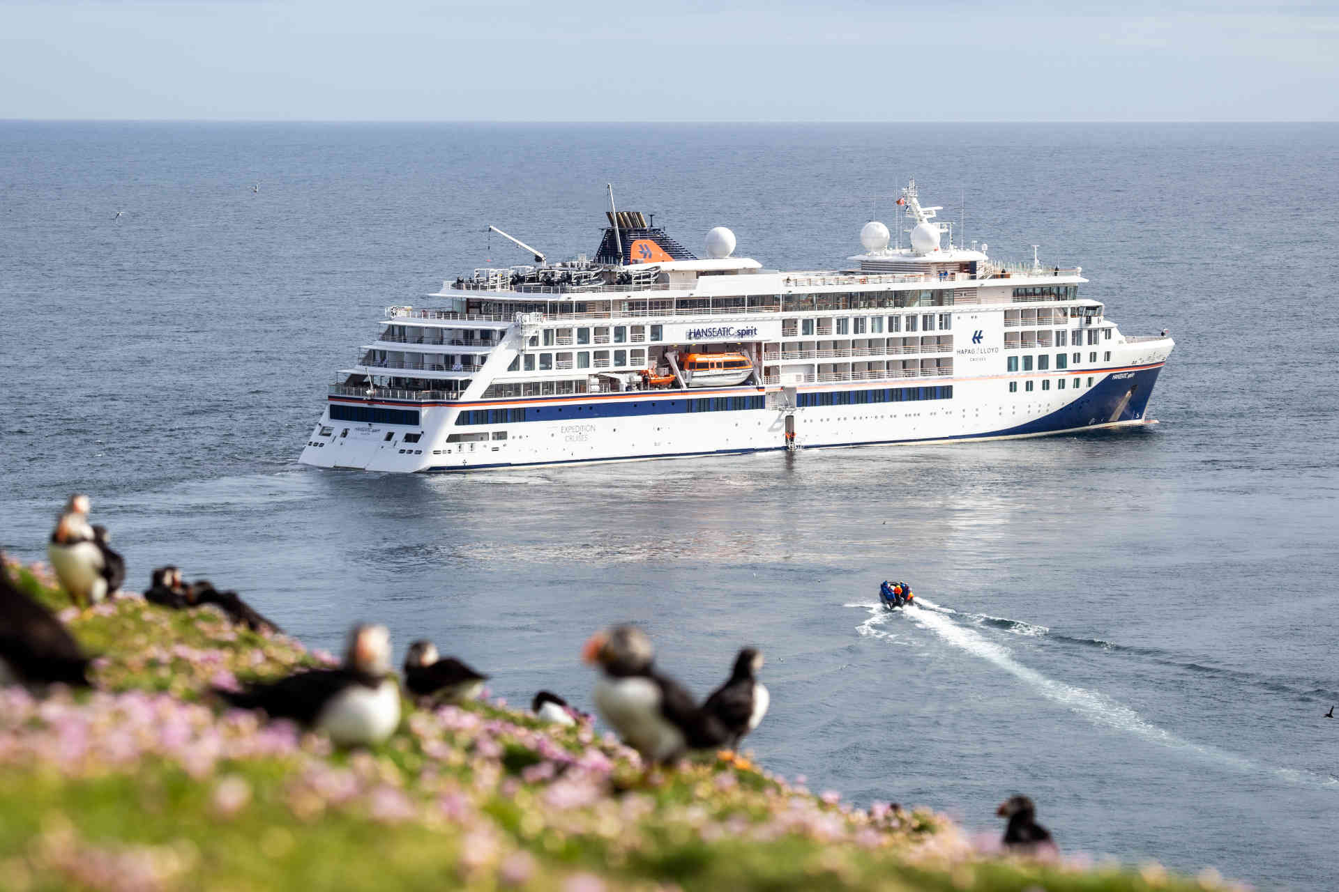 Die Schiffe bringen die Gäste und Crew-Mitglieder zu den entferntesten Plätzen der Erde. © sea chefs