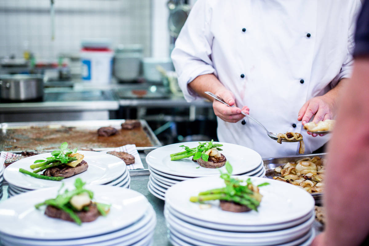 Arbeit in Gastronomie und Tourismus hat nichts mit Gruselgeschichten zu tun. © Rene Asmussen / Pexels