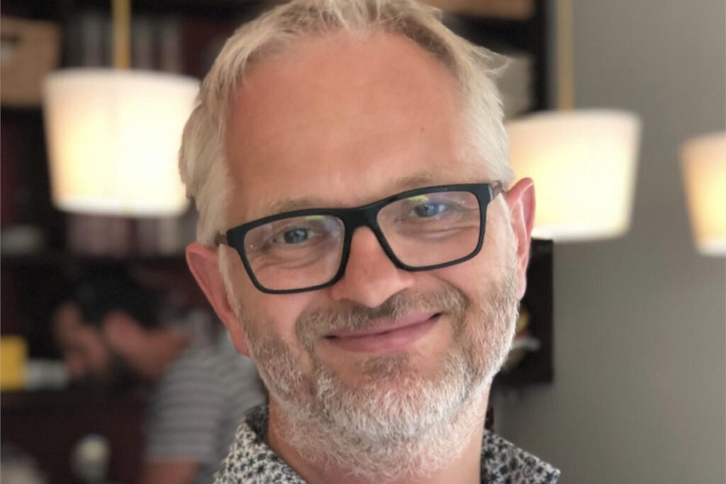 Mark Ruiz Hellin ist Inhaber der Konditorei »Hüftgold«. © Hüftgold