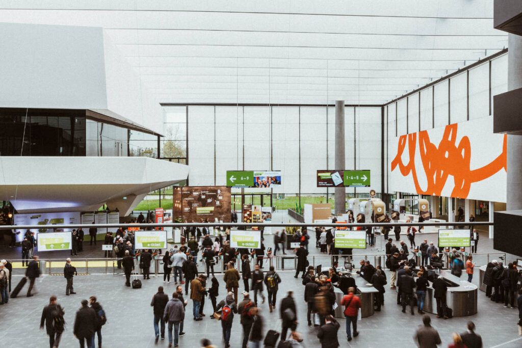 Neun Hallen und eine Ausstellerpräsenz von rund 1.000 Aussteller:innen bietet die BrauBeviale. © BrauBeviale