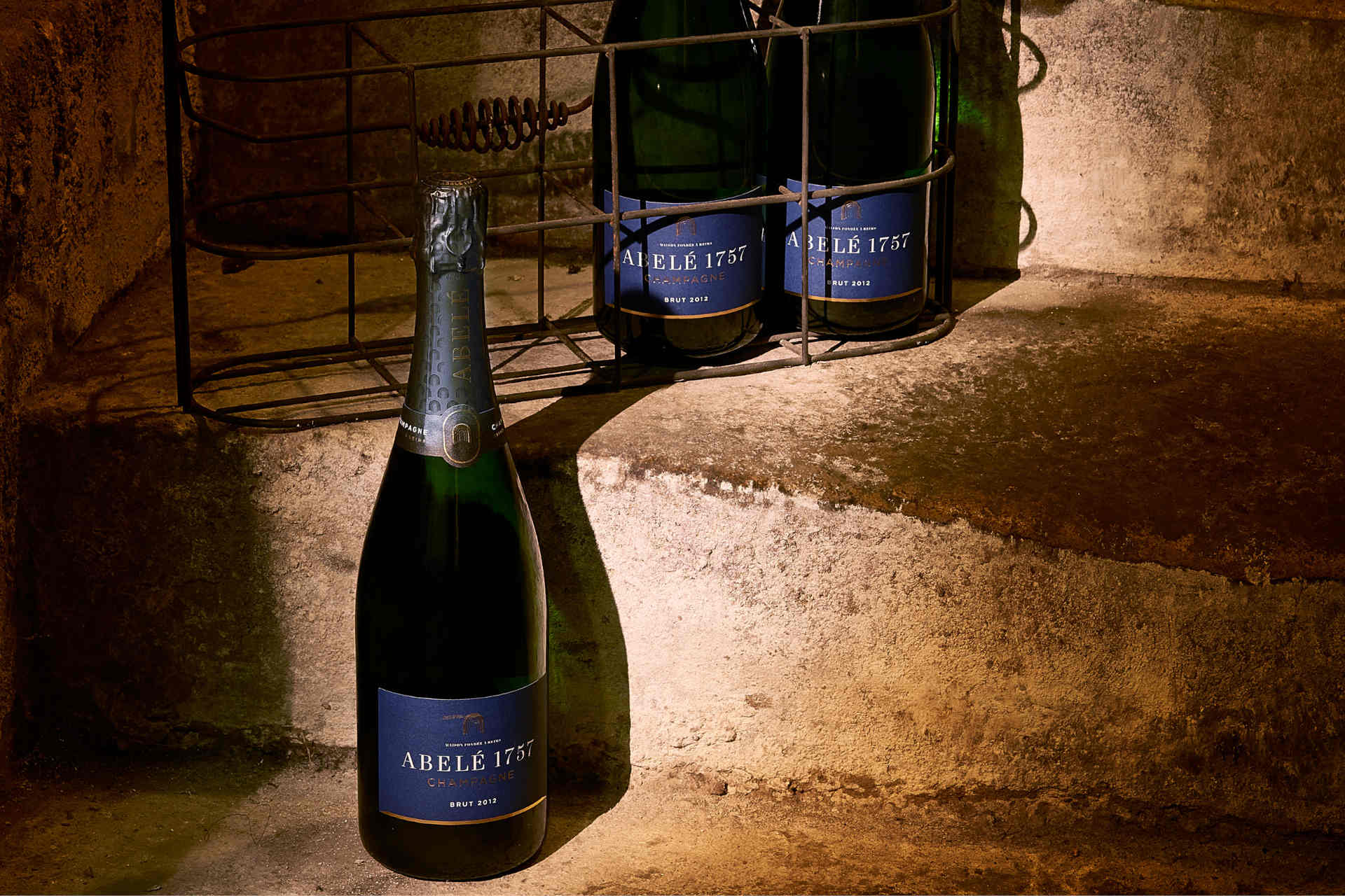 Vollmundig & vielschichtig: Die Trauben eines einzigen Lesejahres machen Abelé 1757 Brut Millésimé zum Botschafter der außergewöhnlichen Jahrgangsbedingungen. © Champagne Henri Abelé / Gilles de Beauchêne / Agence MeGusta