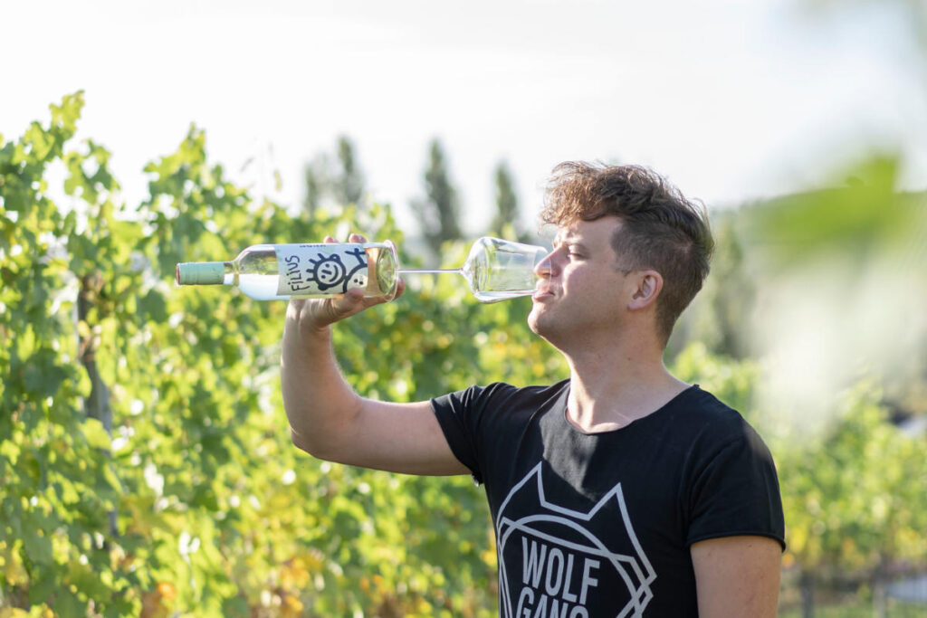 Als erstes abgefüllt wird der Filius – ein erfrischend leichter, aromatischer Grüner Veltliner. © Stefanie Winter