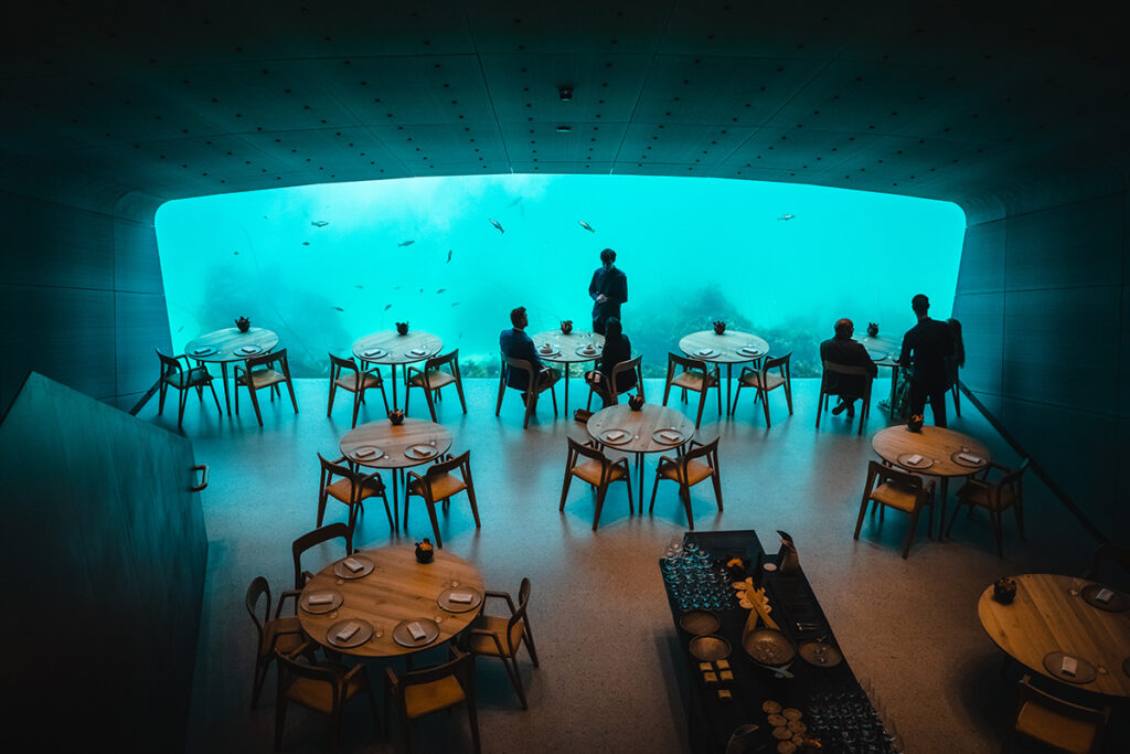 Das »Under« bietet seinen bis zu 100 Gästen einen nicht alltäglichen Ausblick. © City Foodsters/CC BY 2.0