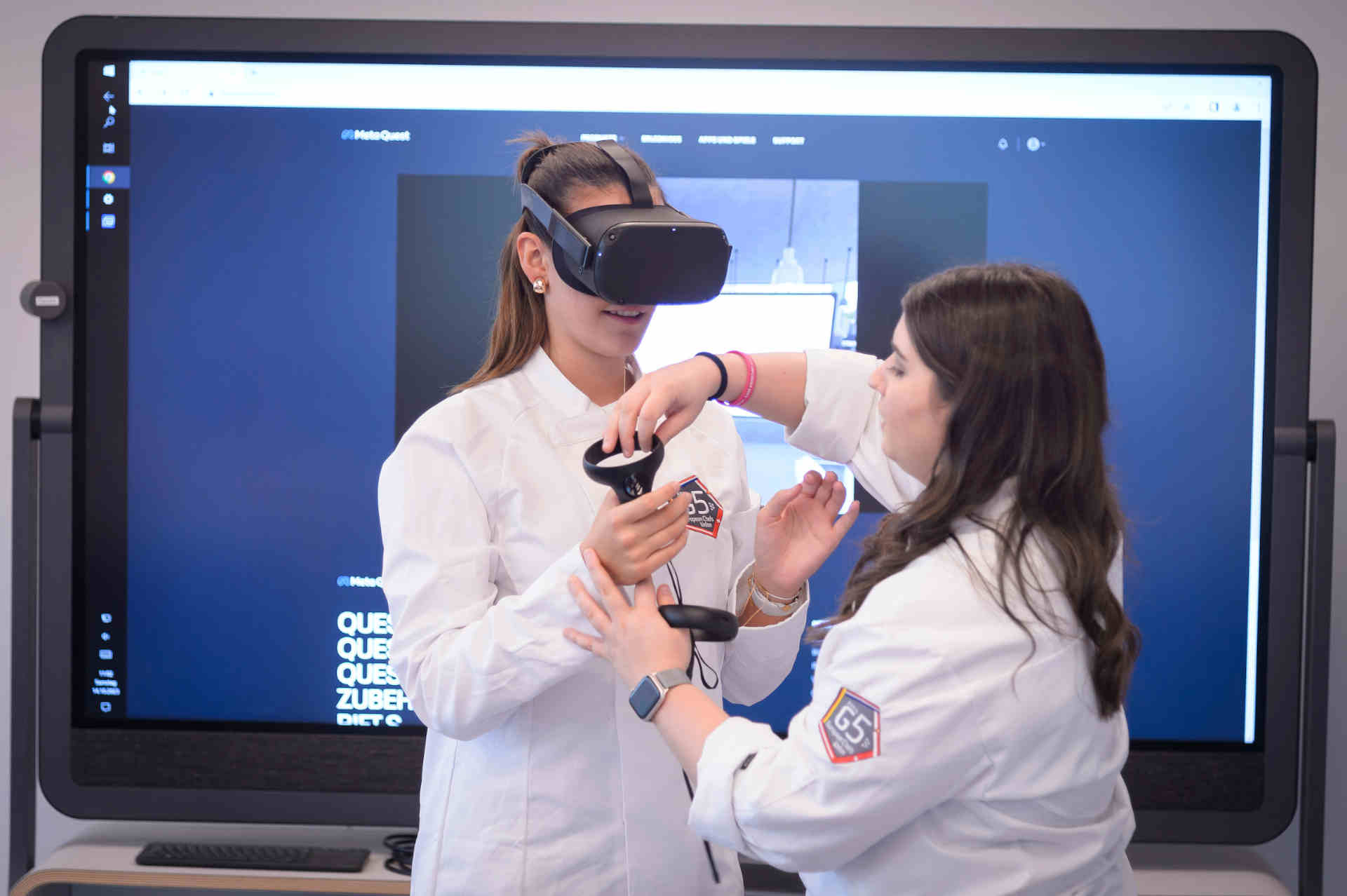 Abwechslung im YCU-Veranstaltungsprogram: VR Brille statt Kochlöffel. © MEDIArt