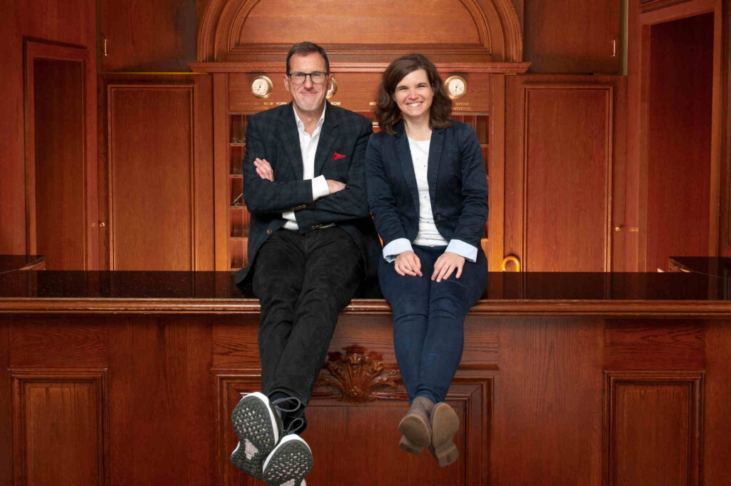 Klaus Pfeiffer und Sophia Pfundstein, Initiator:innen des ersten Azubi-Hotels der Living Hotels in Berlin. © Andy Rumball