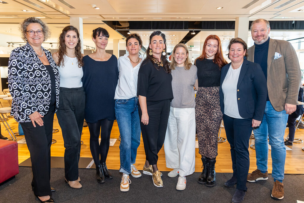 Sandra Kolleth, Larissa Andres, Marlene Kelnreiter, Sabrina Steindl, Katrin Steindl, Karin Stöttinger, Viktoria Fahringer, Christl Döllerer und Andreas Döllerer © Christian Husar