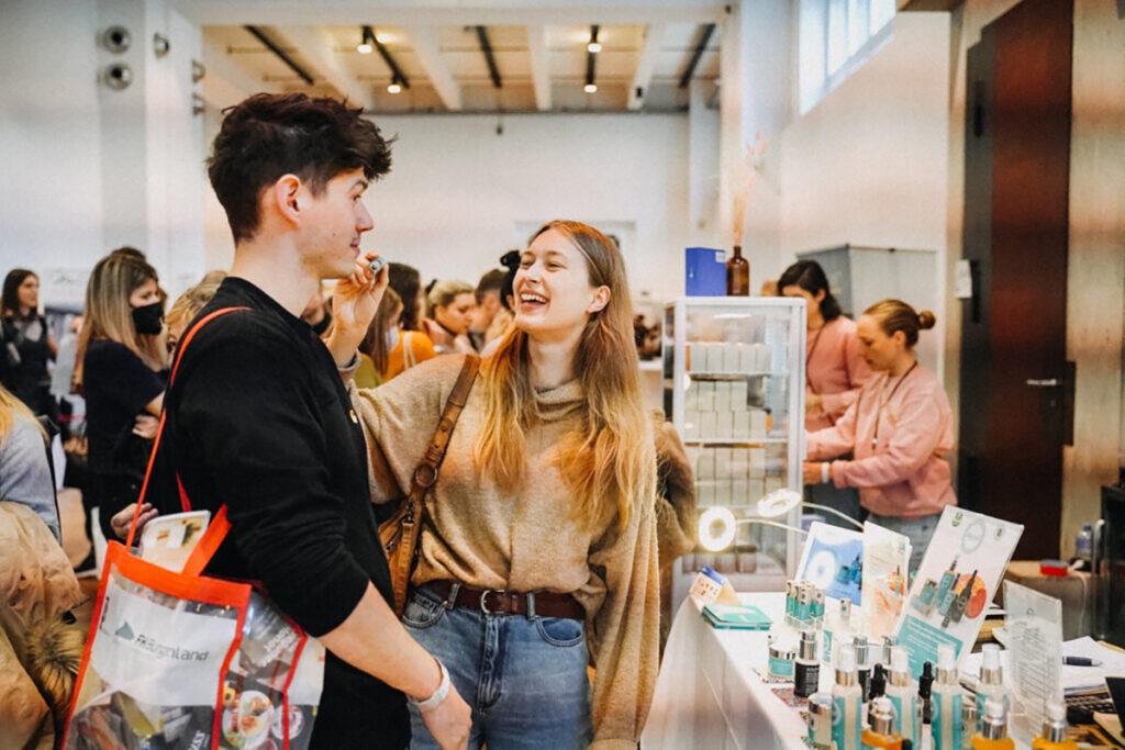 Staunen und genießen auf der »Vegan Planet«. © vegan.at/Mia Mayer