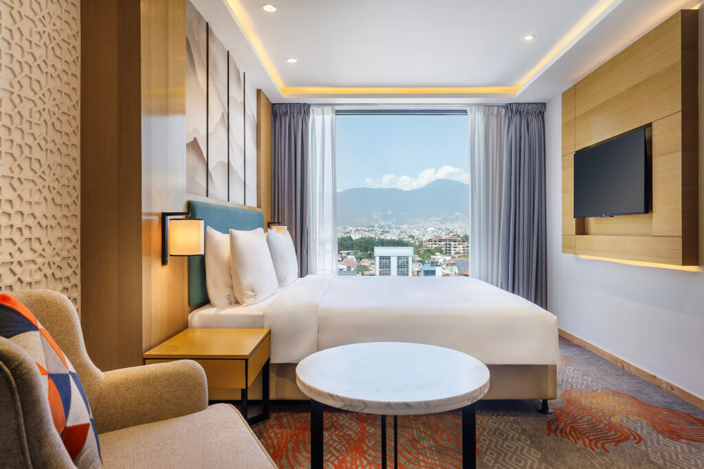 Das »Holiday Inn Express Kathmandu« bietet einen faszinierenden Ausblick auf die Gipfel des Himalaya. Foto beigestellt