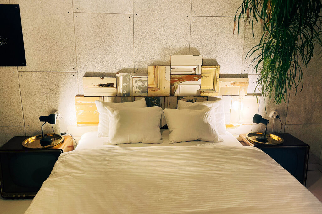 In der Absteige zur bärtigen Therese gibt es 10 Gästezimmer (8 Doppel- und 2 Einzelzimmer), die im liebevoll im Retro-Design gehalten sind. Foto beigestellt