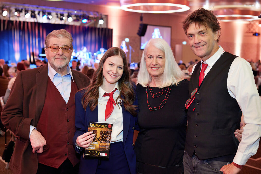 Erwin Steinhauer, Beatrix Neundlinger und Peter Marnul gehörten 2022 zu den Prominenten, die beim »Theaterhotel« dabei waren. © Ludwig Schedl