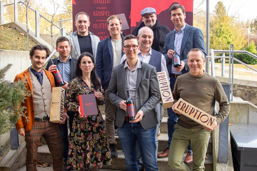 Die Eruptionswinzer: Karl G. Thaller, Stefan Müller, Stefan Krispel, Katharina Thaller, Daniel Pfeifer, Alois Gollenz, Rupert Ulrich, Josef Scharl, Fritz Frühwirth und Franz J. Hutter © Eruption Winzer