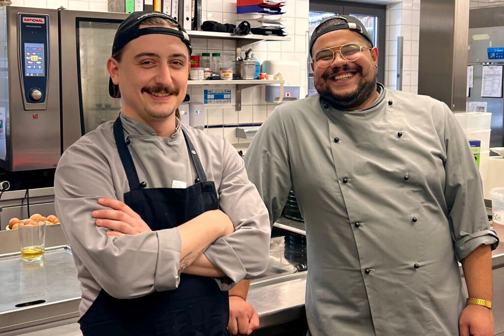Die Küchenchefs auf Zeit: Oskar und Tim. © Platzl Hotels