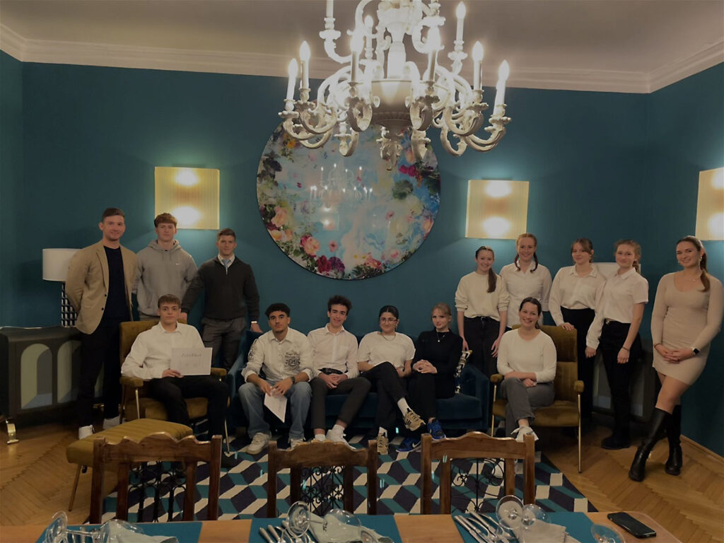 Mittlerweile umfasst das Team von »Gastro Exclusive« etwa 1.900 junge, motivierte und professionelle Mitarbeiter:innen. © Gastro Exclusive